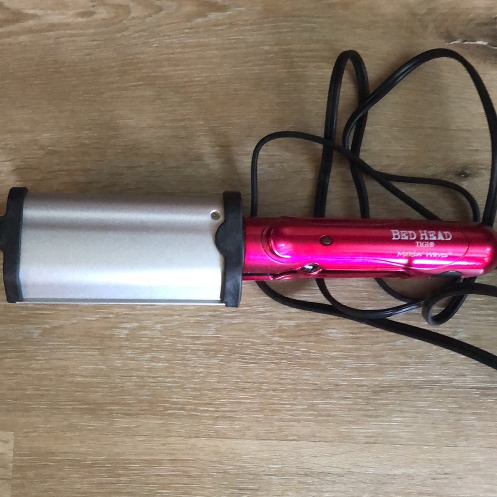 Tigi bedhead S wave hot tool.  Used a couple of times.   Not for me.